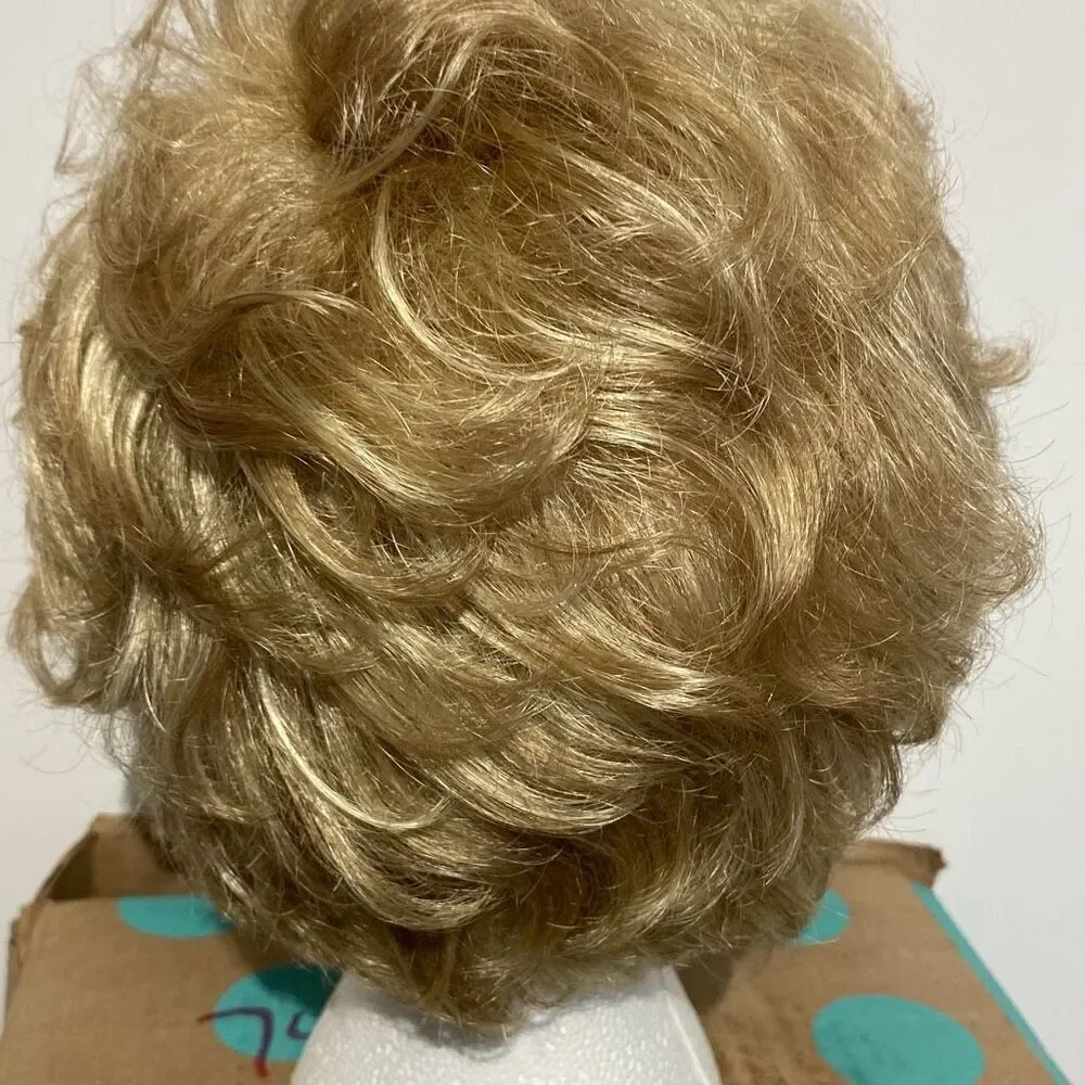 Paula Young Women's A4026 Chantal-A 4/88A Golden‎ Wheat Wavy Short Wig NWT